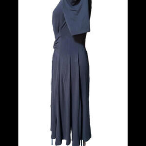 👗🖤NWOT JL Black Jersey Cold Shoulder Short Sleeves Gold Buckle Slimming Dress